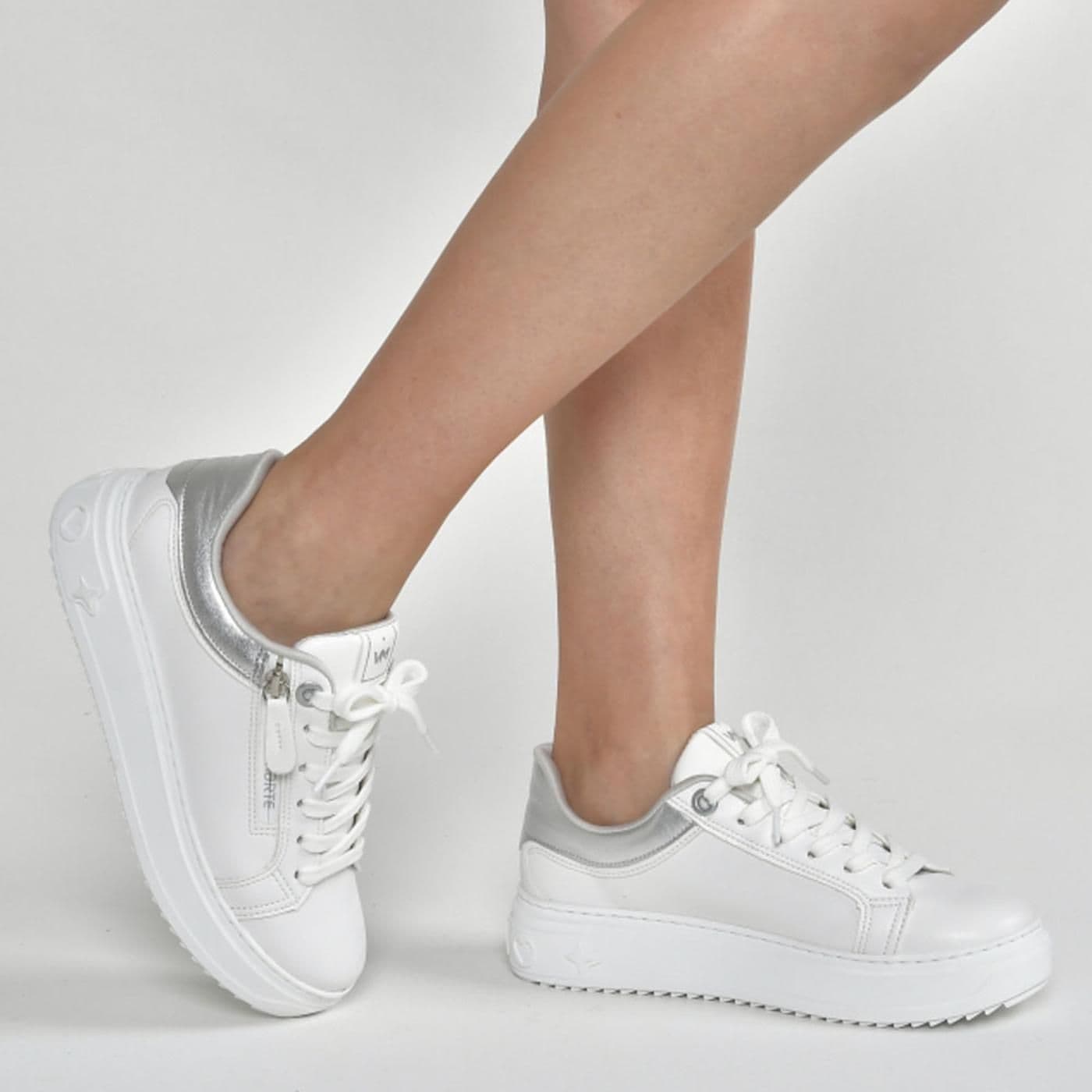 tenis casual  206-001-01 branco/prata - image