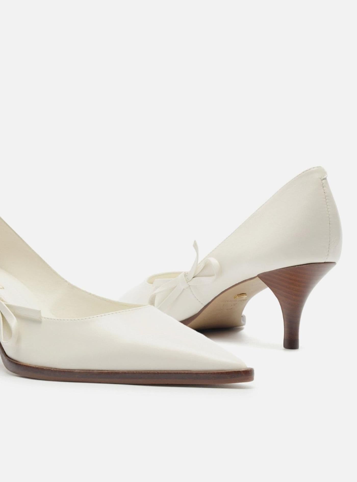 Zapato cerrado A1348500020001U crema white - image
